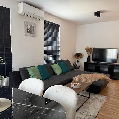Moderne 2-zimmer Mit Klima & Parkplatz In