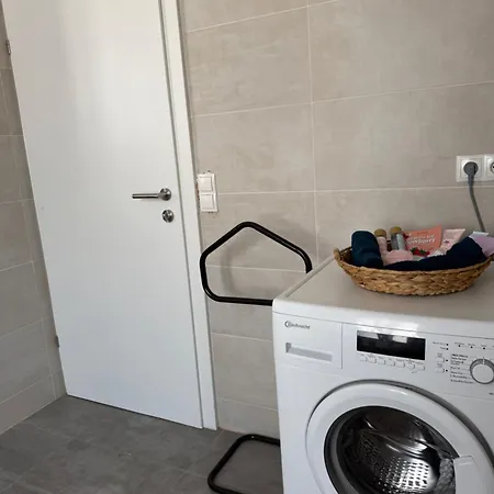 Апартаменты Moderne 2-zimmer Mit Klima & Parkplatz In