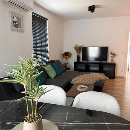 Apartmán Moderne 2-zimmer Mit Klima & Parkplatz In