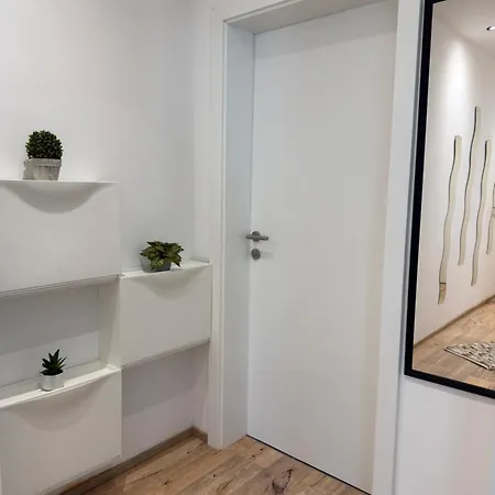 Moderne 2-zimmer Mit Klima & Parkplatz In