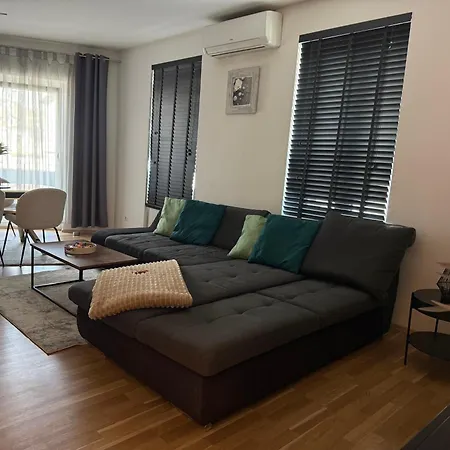 Moderne 2-zimmer Mit Klima & Parkplatz In